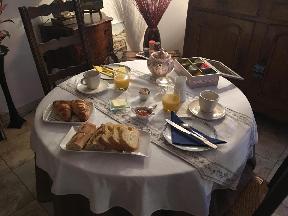 Bed and Breakfast La Ferme Du Preneau Challans Exterior foto